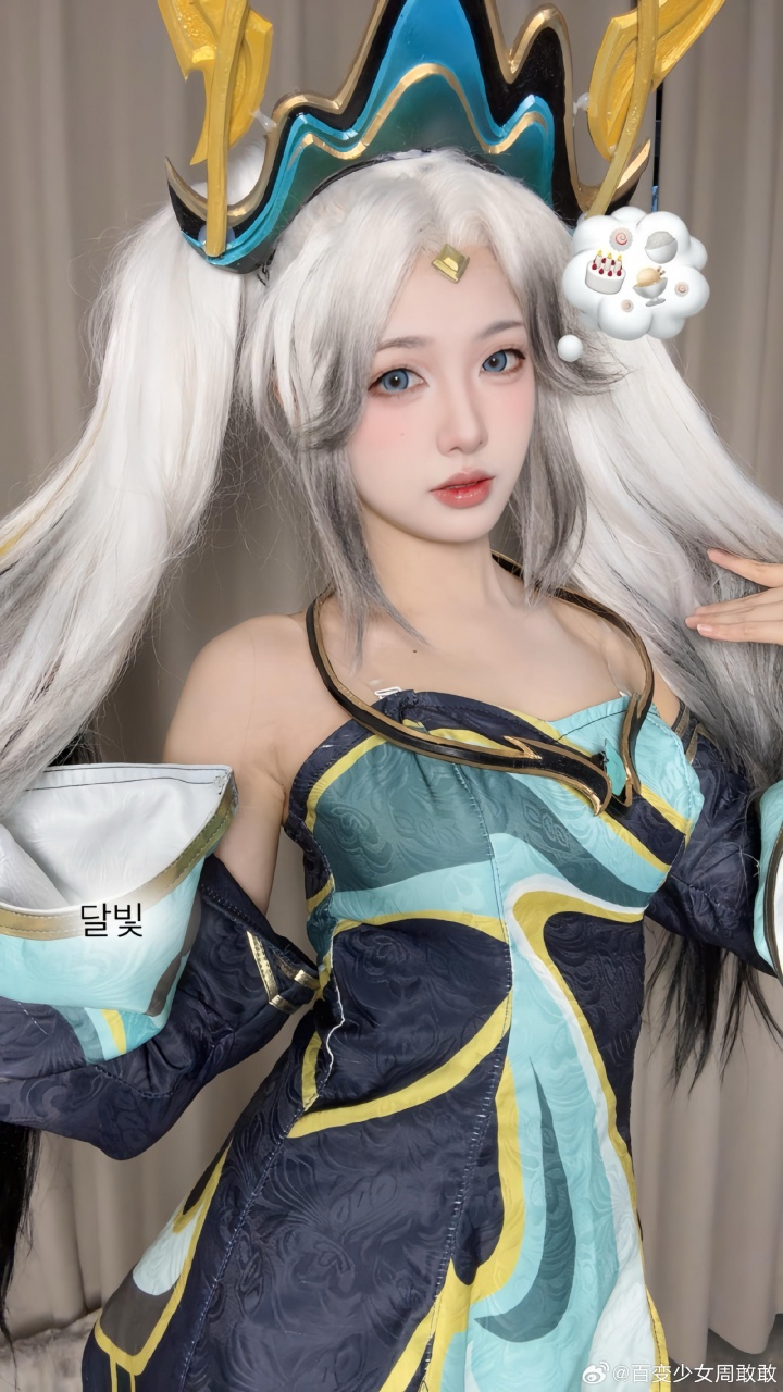 LPL女主持人周敢敢晒照:我琴qa秒了~兰亭序琴女米米嘟~