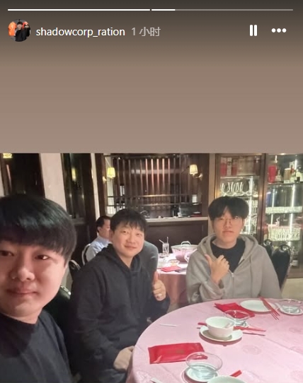 来谈续约还是劝他回LCK?Kael经纪公司负责人晒与Kael合照