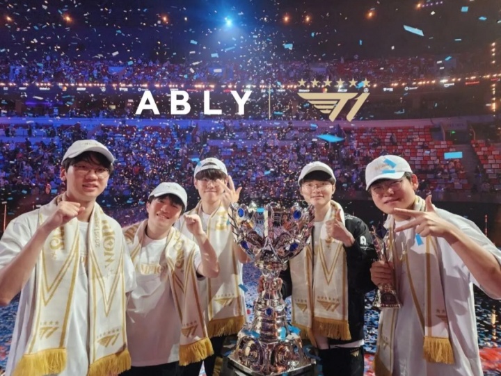 Faker:S12赛后并没有特意去安慰Keria 当时就希望他不要过度悲伤 未来还有机会