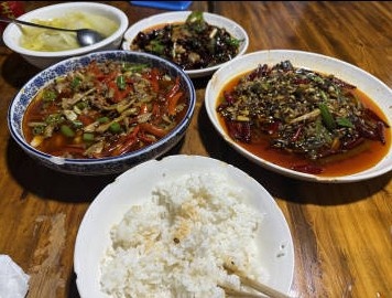 Xun分享晚餐照片:就得大碗干饭