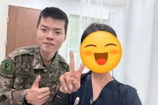 👍韩国网友晒照:偶遇服役中的Deft