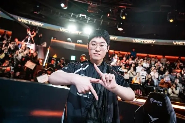 神王也懂绝境大悲!Zeus:一看到Kanavi哥我就想起卑尔维斯;Guma哥是烬
