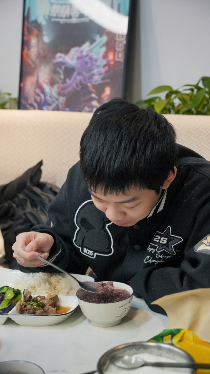 腊八快乐！LNG分享选手照：给哥几个准备了腊八粥腊八蒜~“粥”到