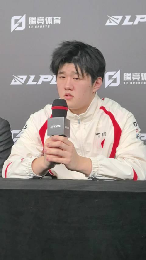 Fengyue:治疗按早了 大招的角度没有找好 其实那波是必杀