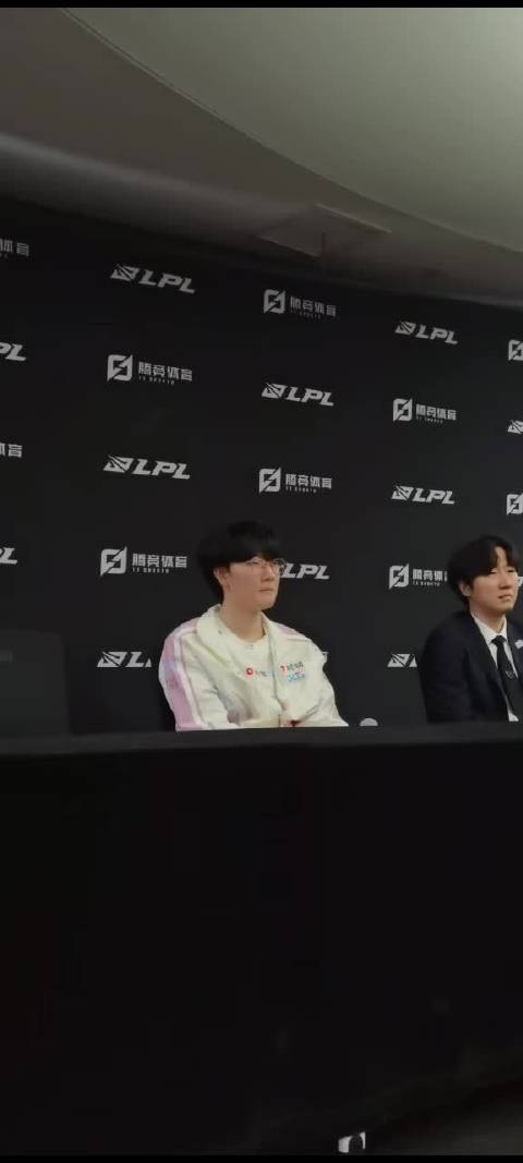 Viper:韦鲁斯这个英雄是很猛的一个英雄 poke英雄需要时间