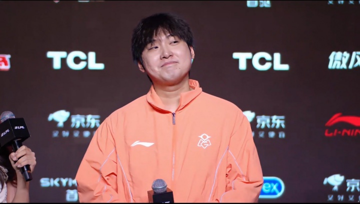 OMG上单Hery赛后采访期间情绪失控:眼含热泪,多个问题无法回答