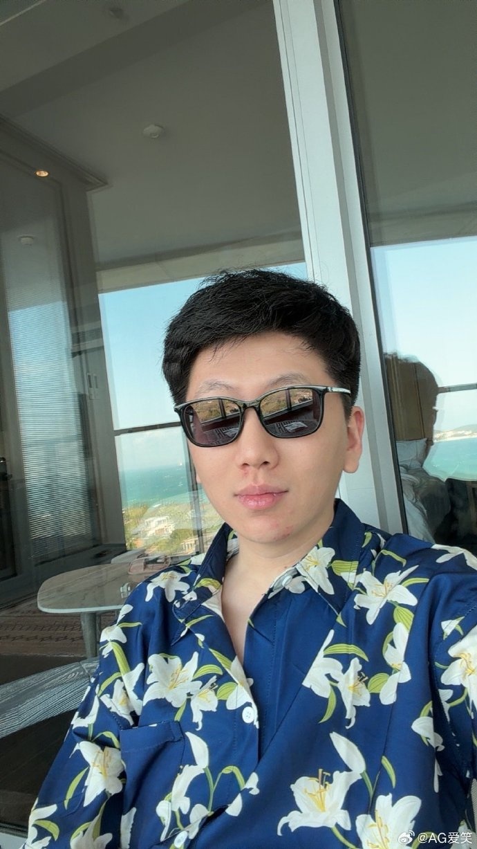 AL经理爱笑分享旅游照片:季后赛加油