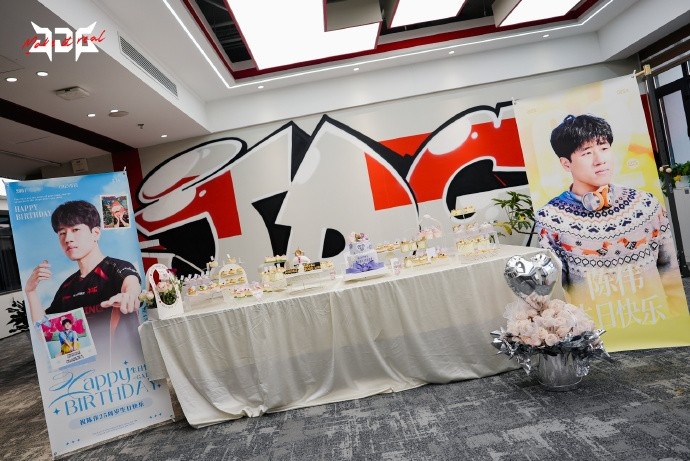 JDG晒GALA生日返图:幸福时刻 感谢粉丝朋友们送来的祝福和礼物!