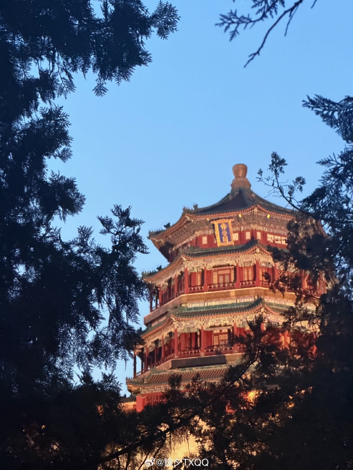 Xiye给你拍的么？曈夕分享过年照片：找找街头的年味儿