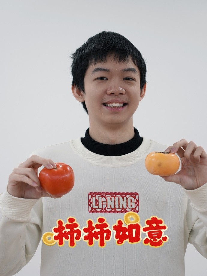 LNG发布选手整活照片:大年初七,来一波五小瓜的新春表情包