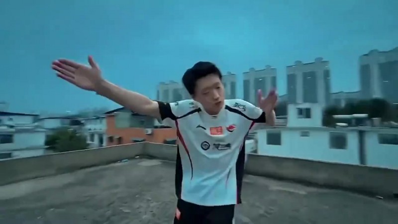 Shanks赛后发布跳舞整活视频：拿了五杀就这么跳~