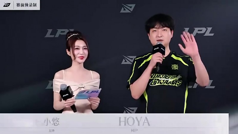 赛前采访HOYA：不想积分平常心对待比赛；根据英雄采取攻防