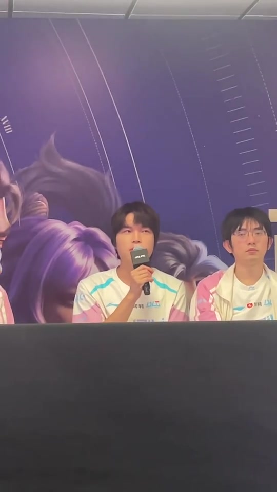 Bin谈第二局的上单卡莎：就觉得卡莎对纳尔，对局前面有优势吧