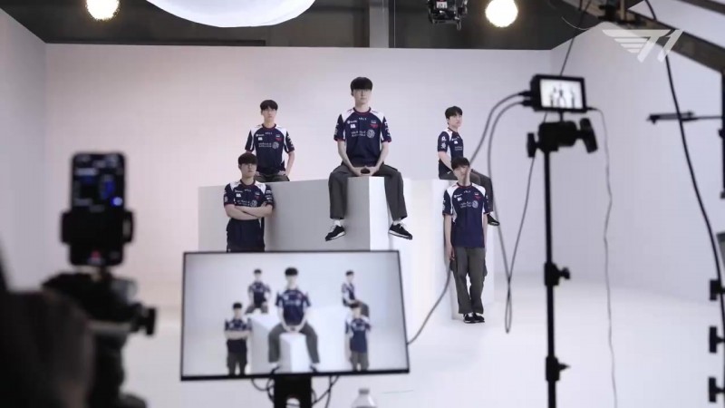 放心打游戏😂Faker：看书发现，学生打游戏时间和成绩成正比！
