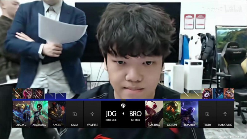 姿态看JDG被BRO暴打 Gala被对位6K：怎么见韩国AD就被暴打啊！